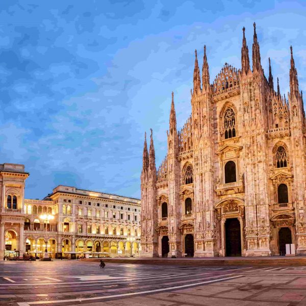 Italian fashion in Milan & the Duomo